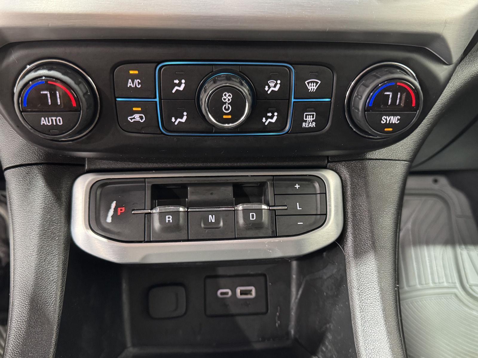 Vehicle photo 28