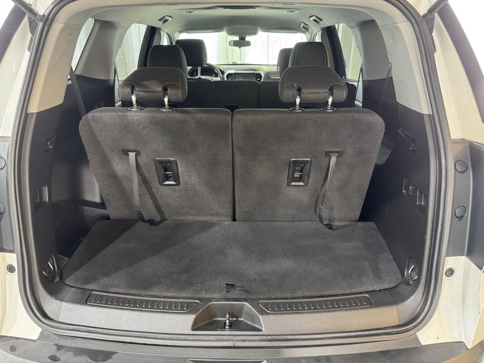 Vehicle photo 33