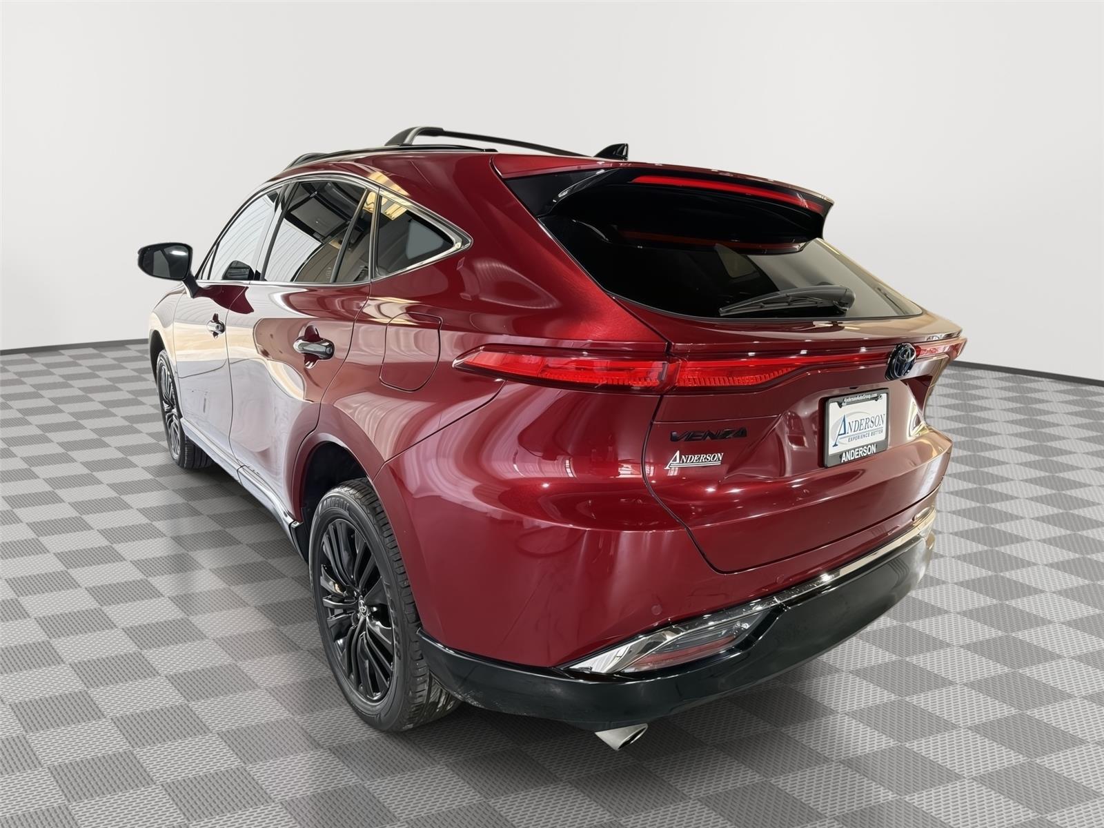 Vehicle photo 9
