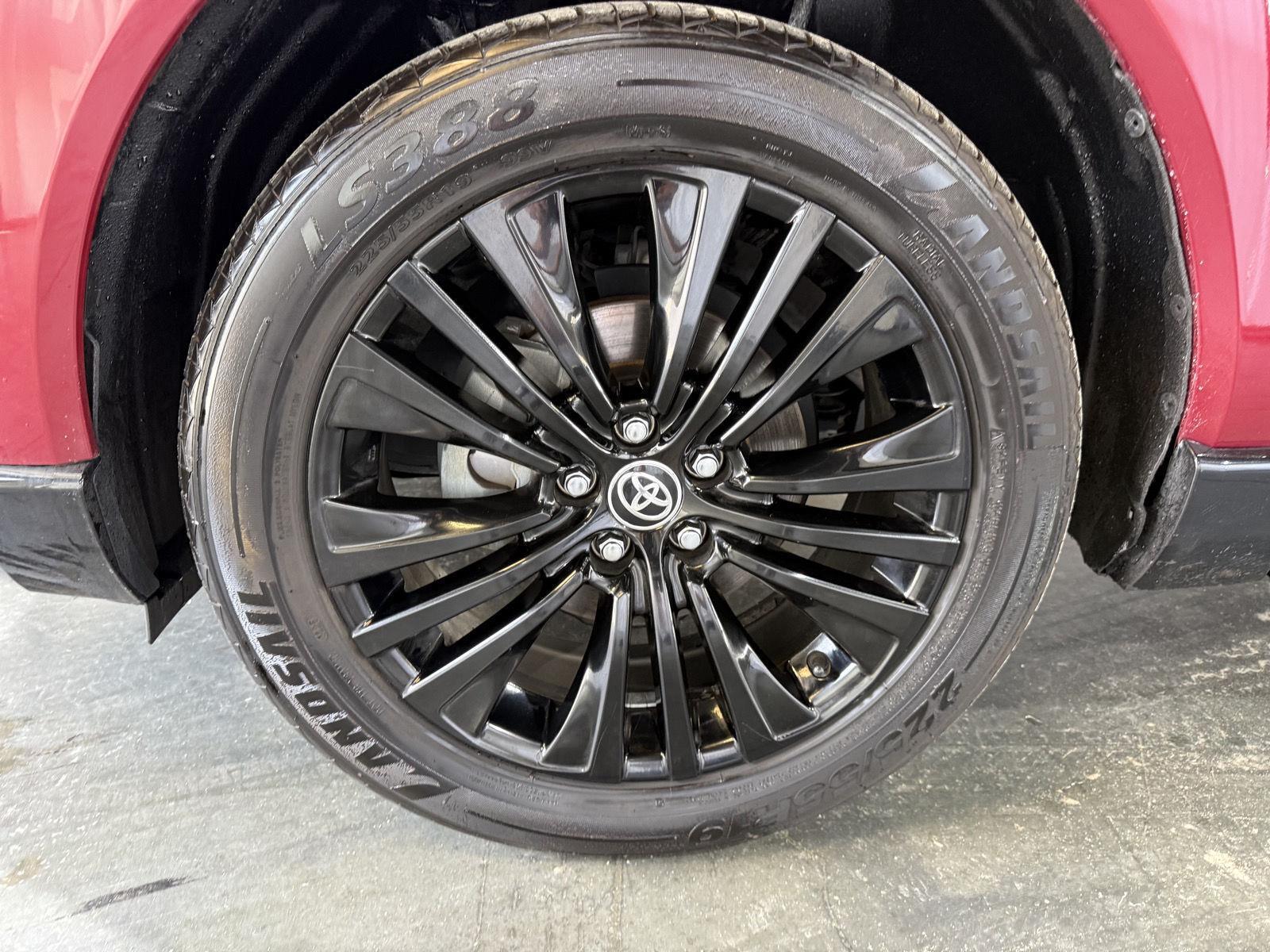 Vehicle photo 10