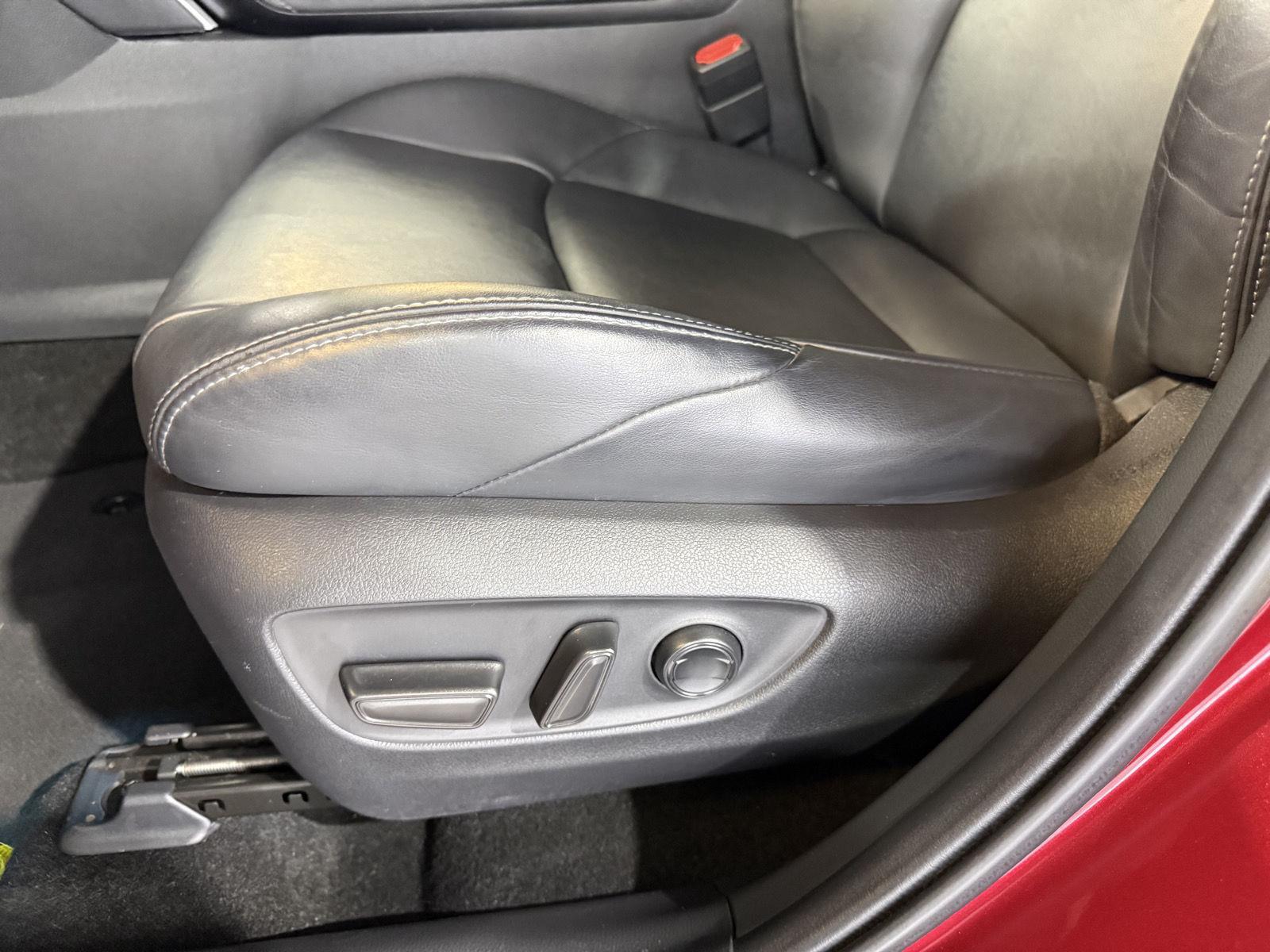Vehicle photo 19