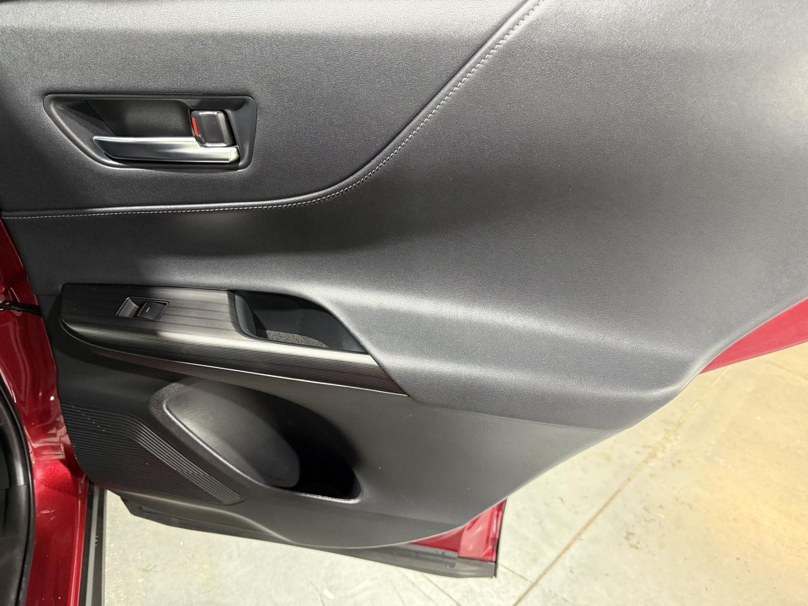 Vehicle photo 24