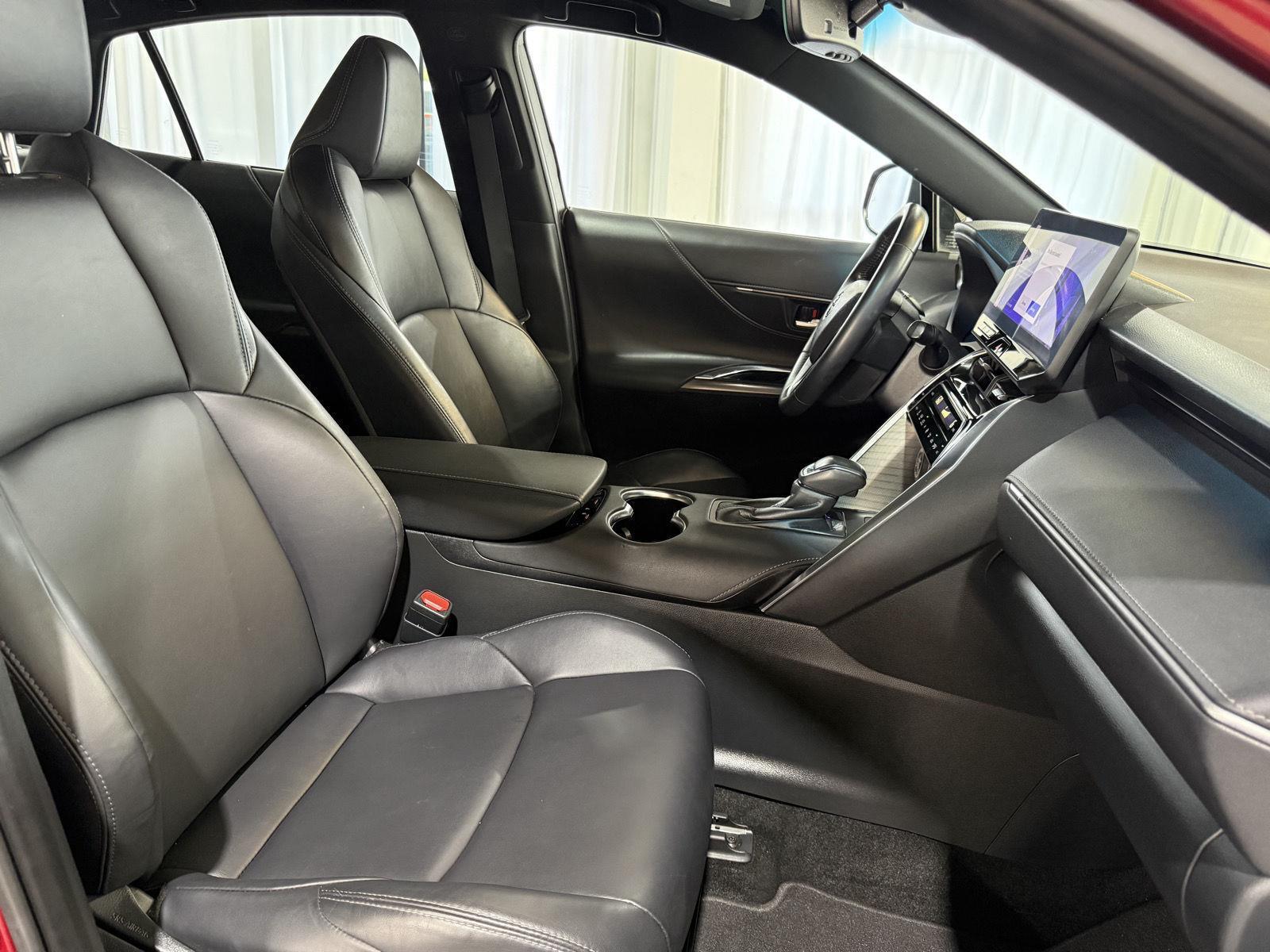 Vehicle photo 26