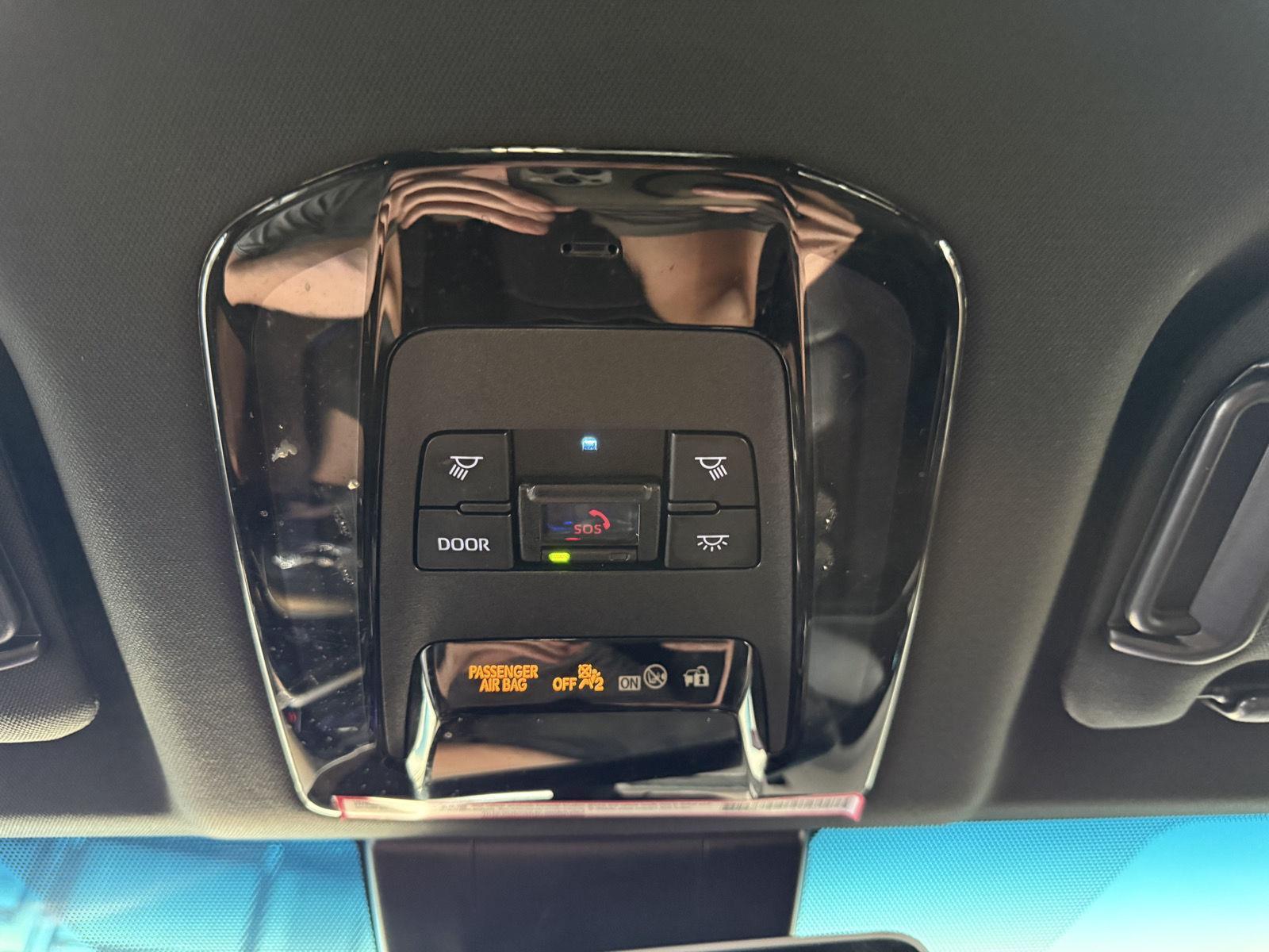 Vehicle photo 27