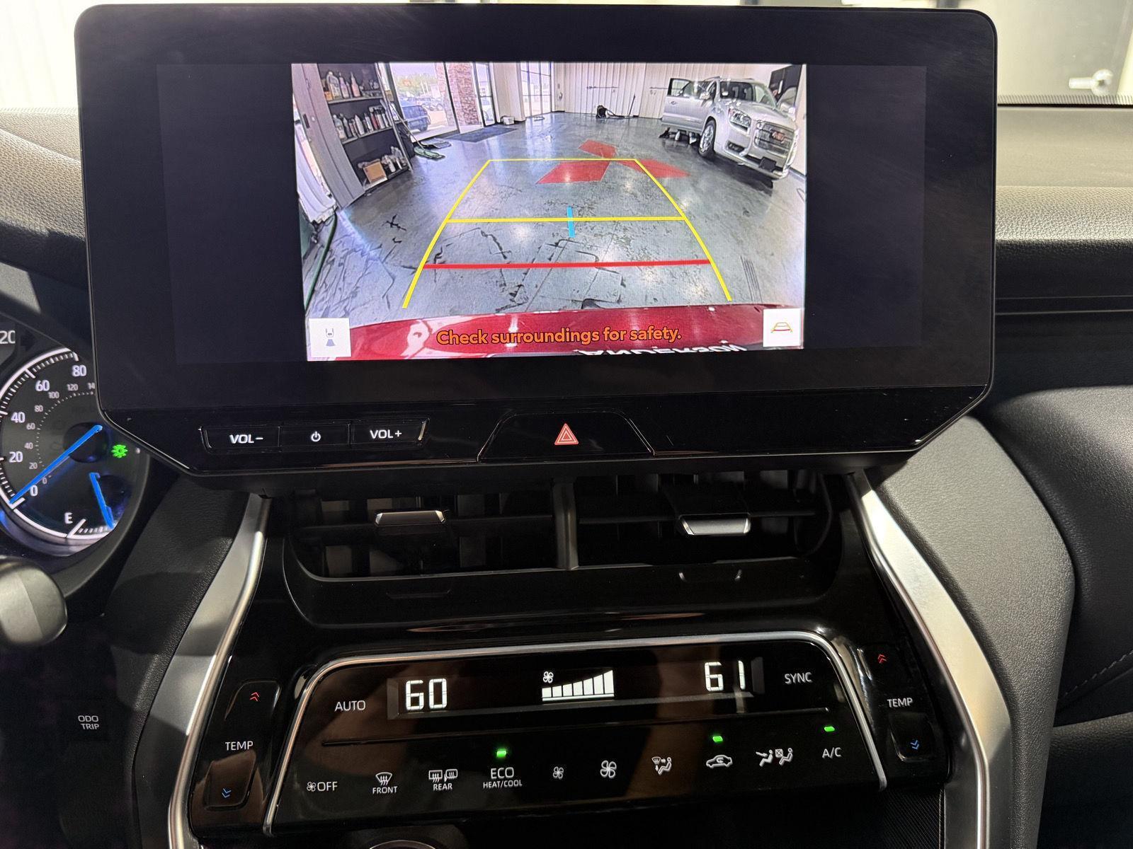 Vehicle photo 29