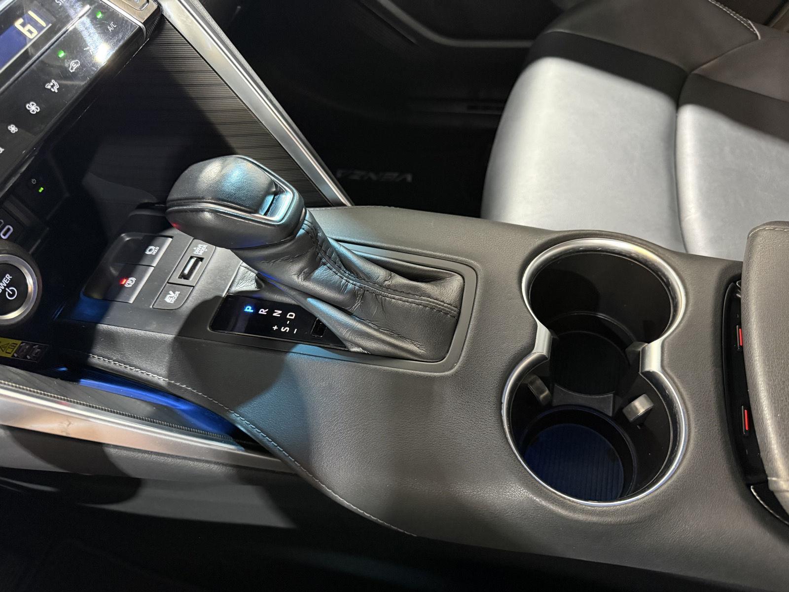 Vehicle photo 30