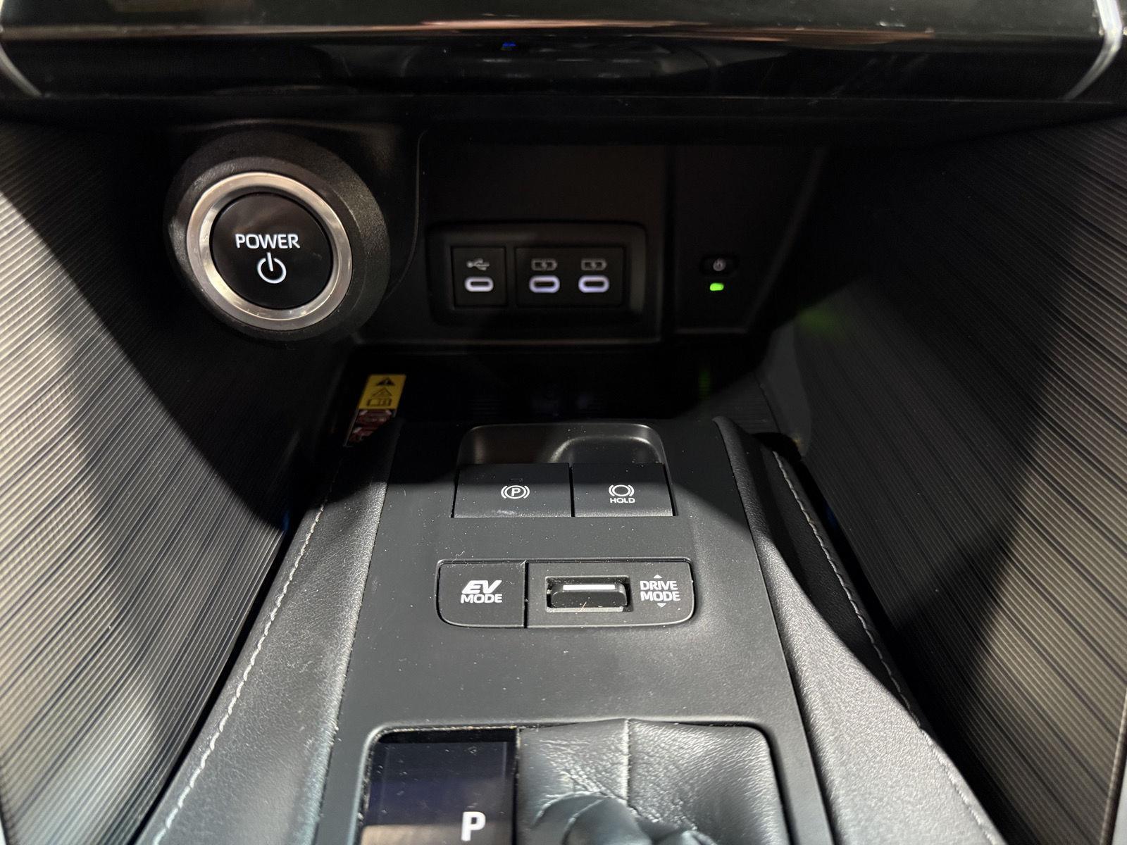 Vehicle photo 31