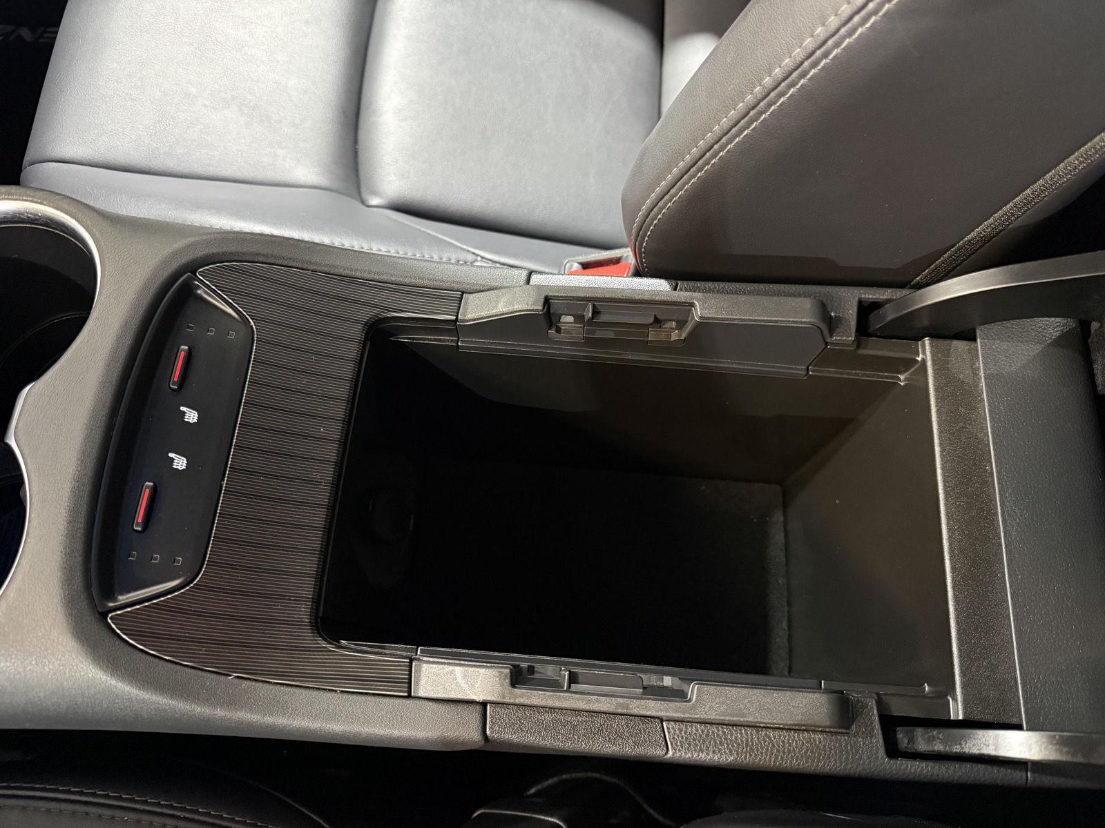 Vehicle photo 32