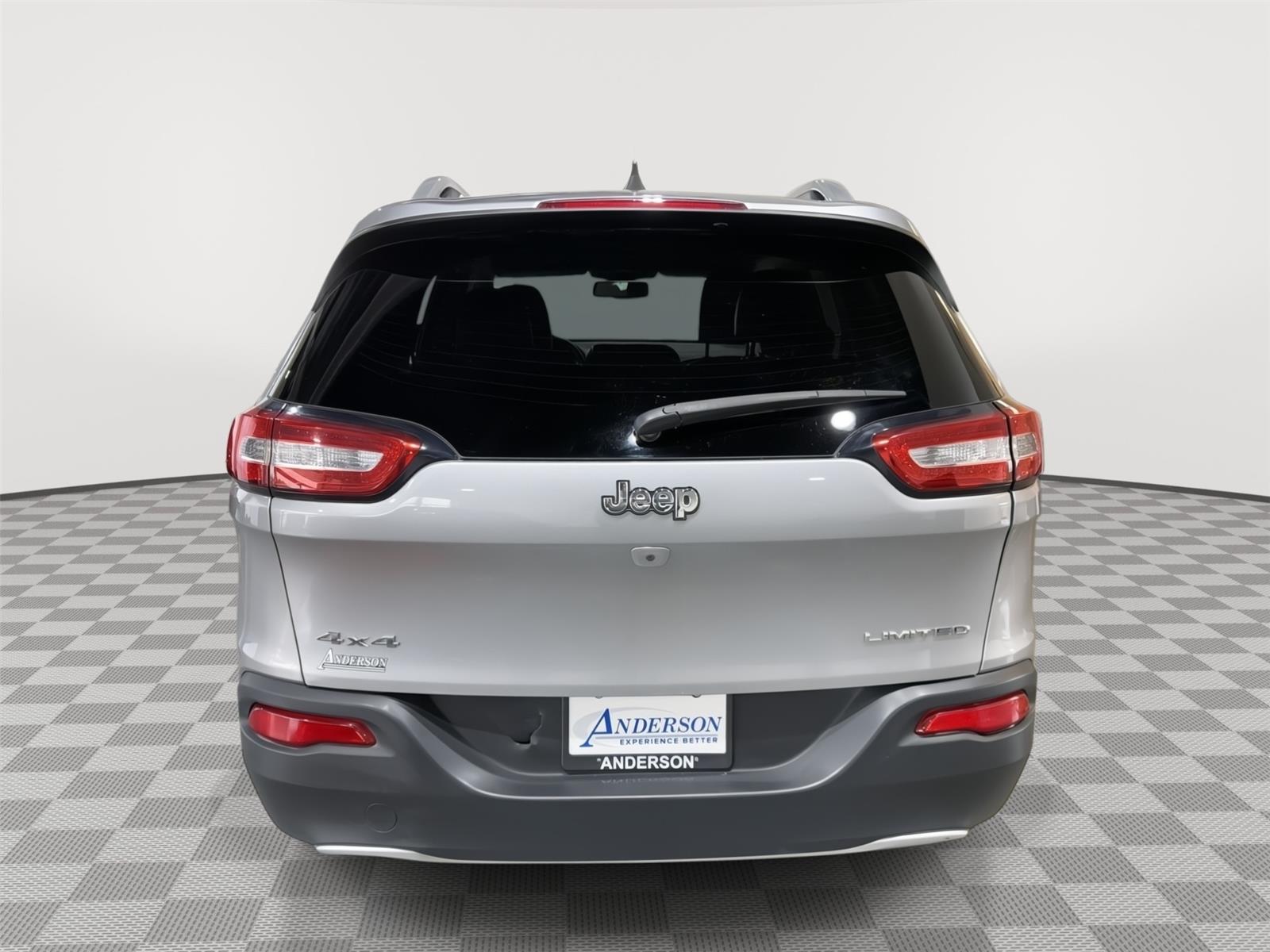 Vehicle photo 8