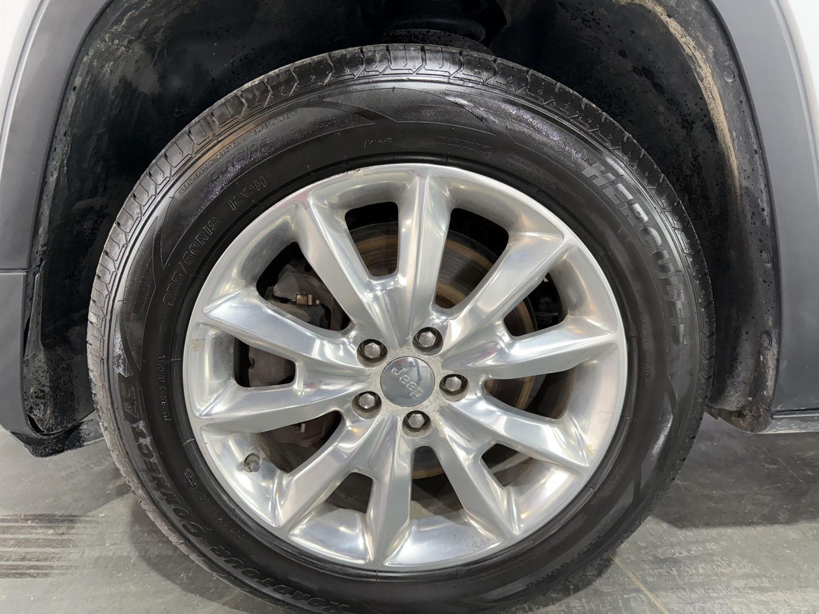 Vehicle photo 10