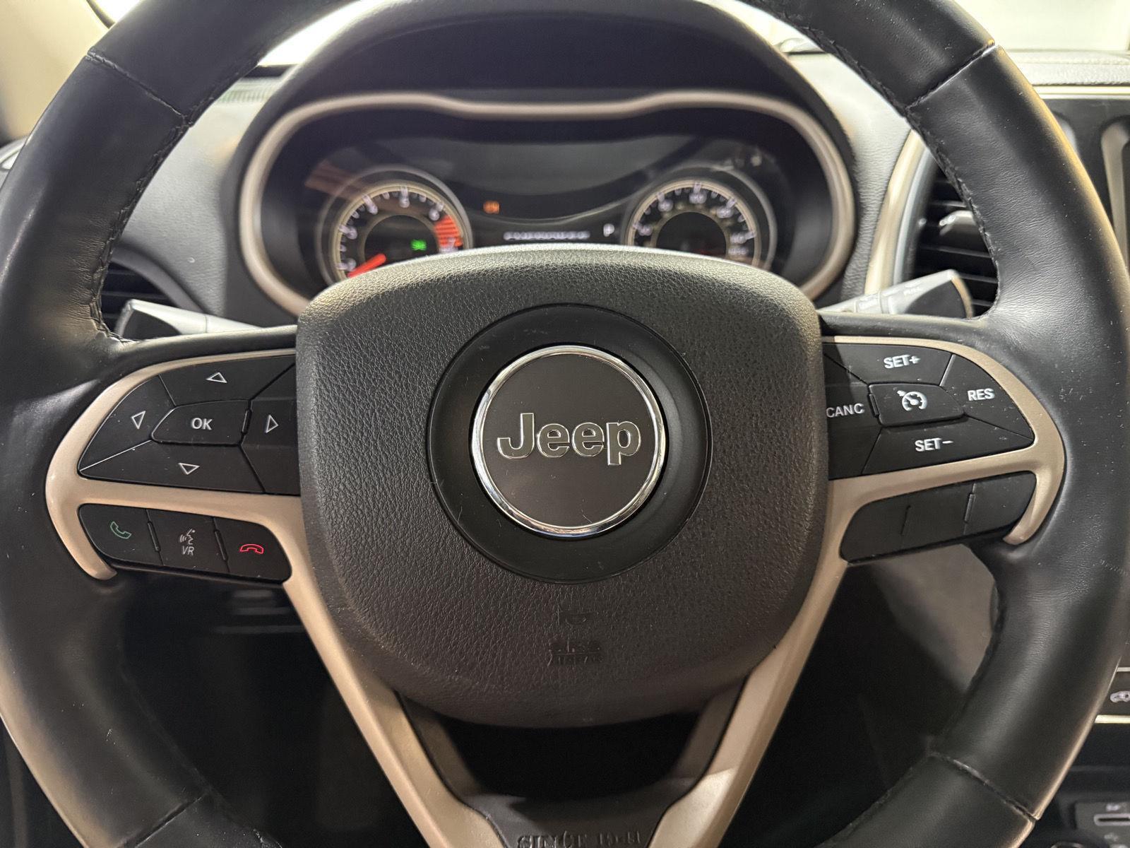 Vehicle photo 12
