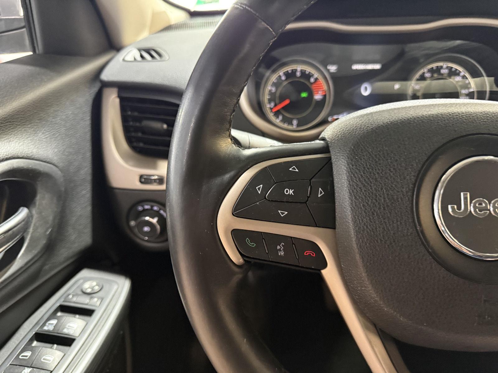 Vehicle photo 13