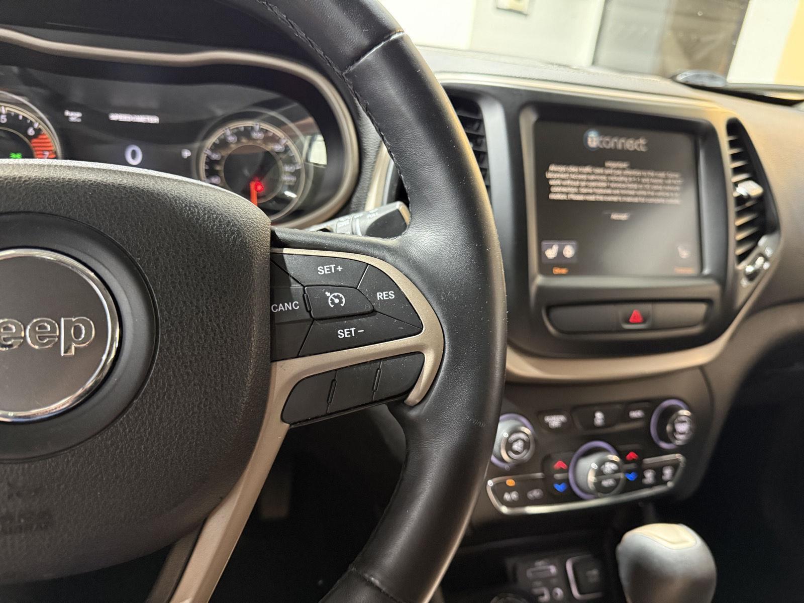 Vehicle photo 14