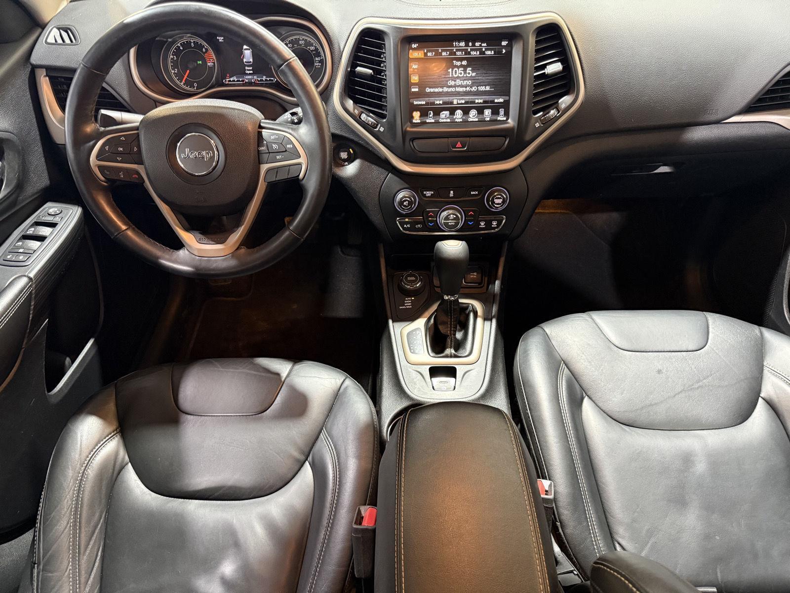 Vehicle photo 16
