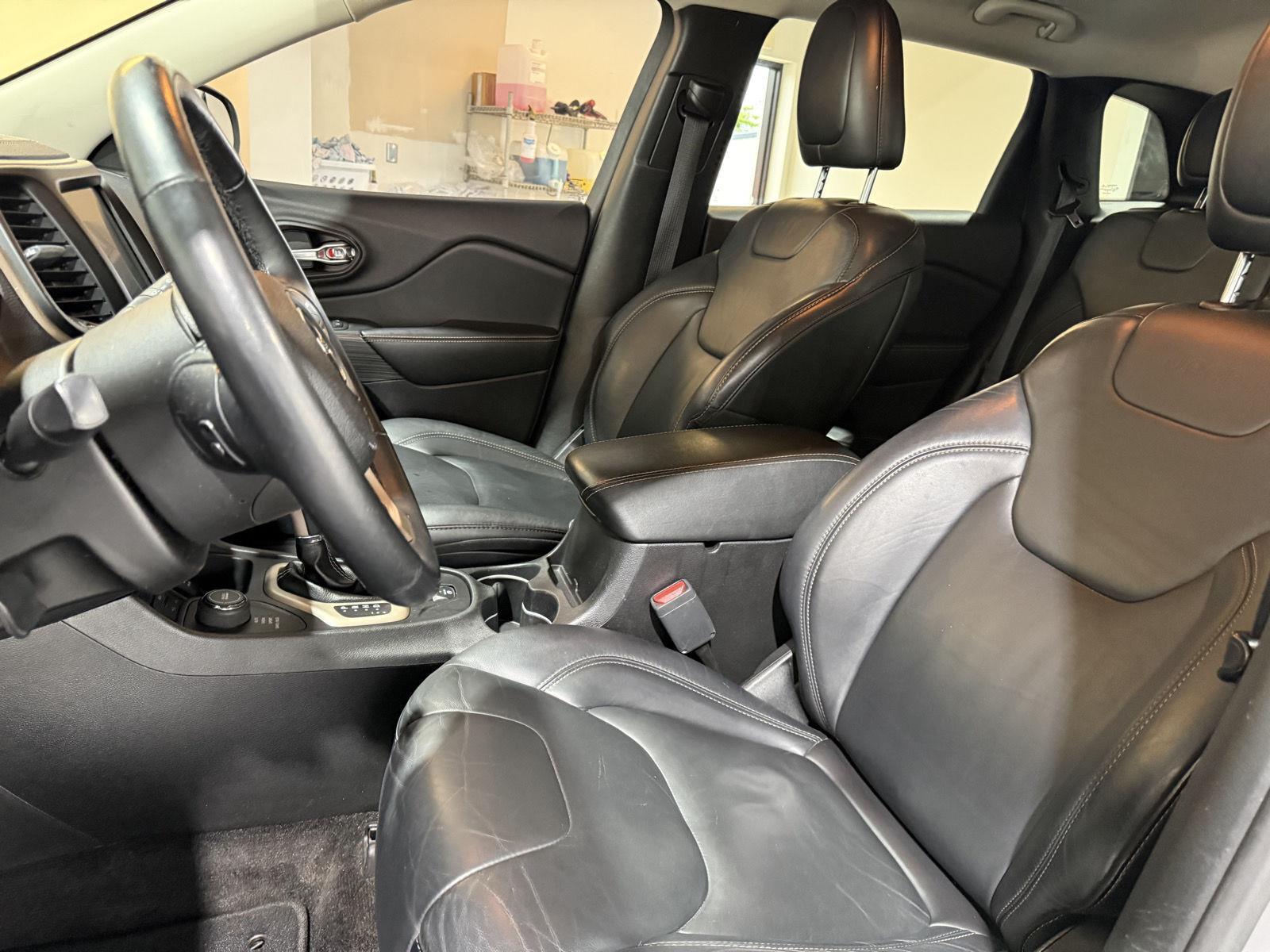 Vehicle photo 18