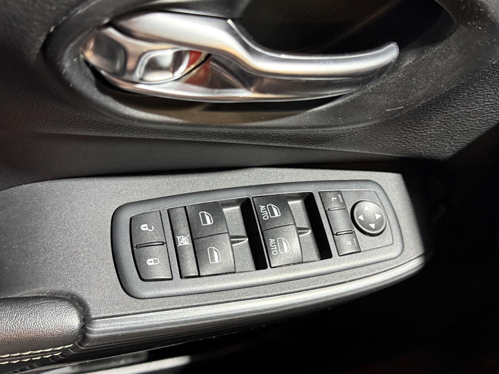 Vehicle photo 22