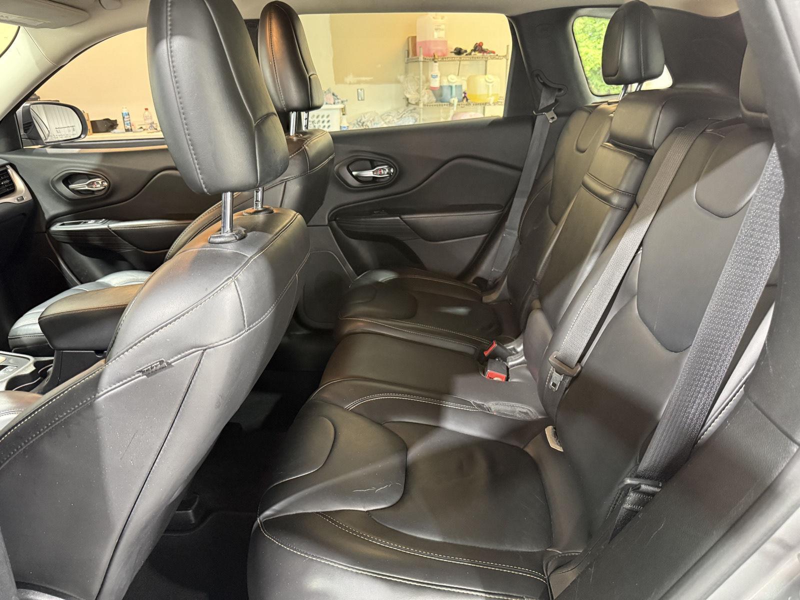 Vehicle photo 24