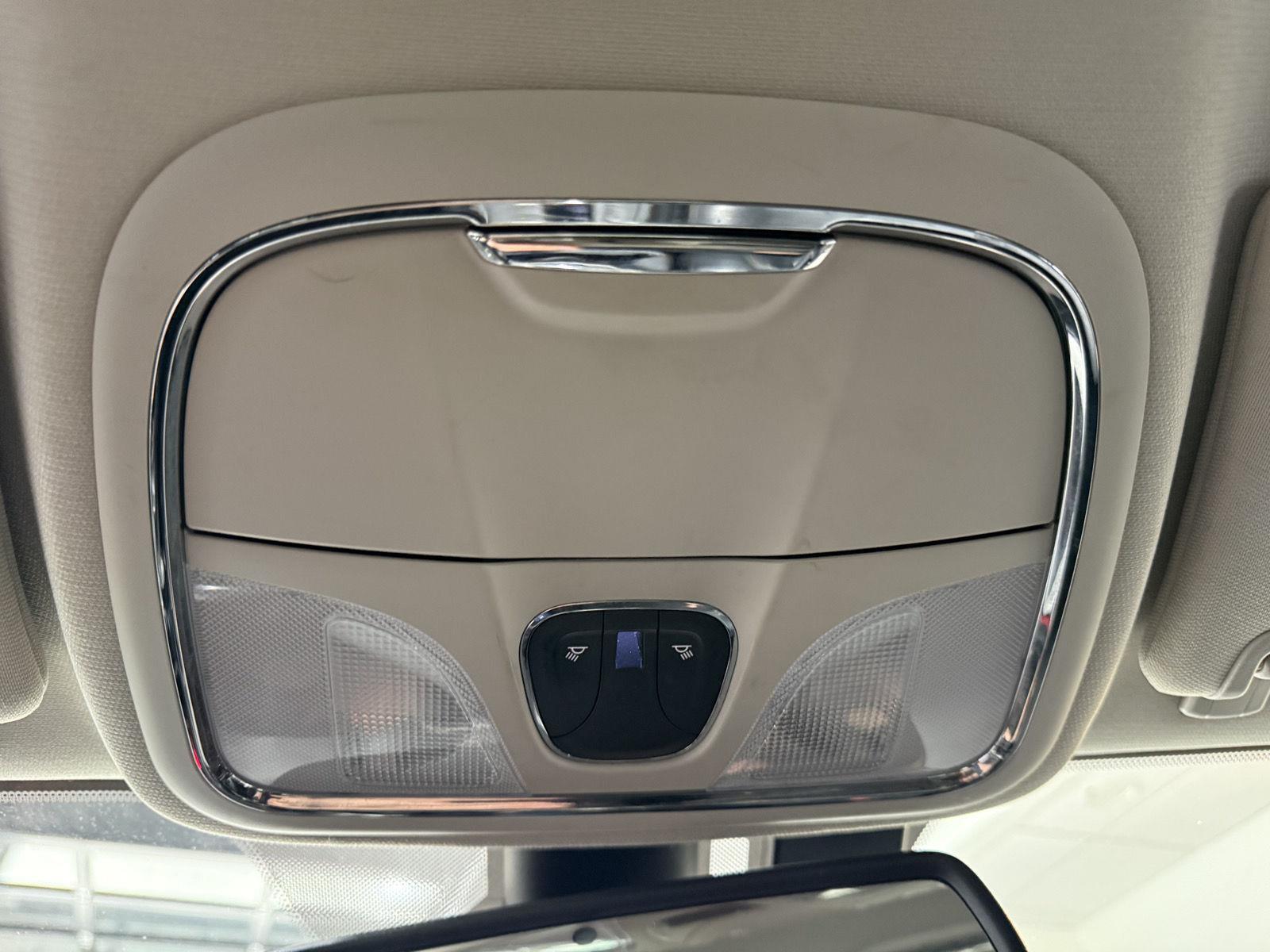 Vehicle photo 28
