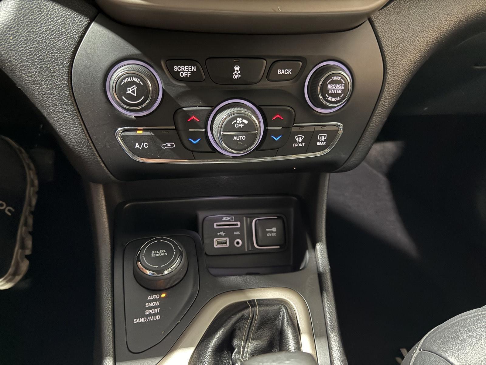 Vehicle photo 31