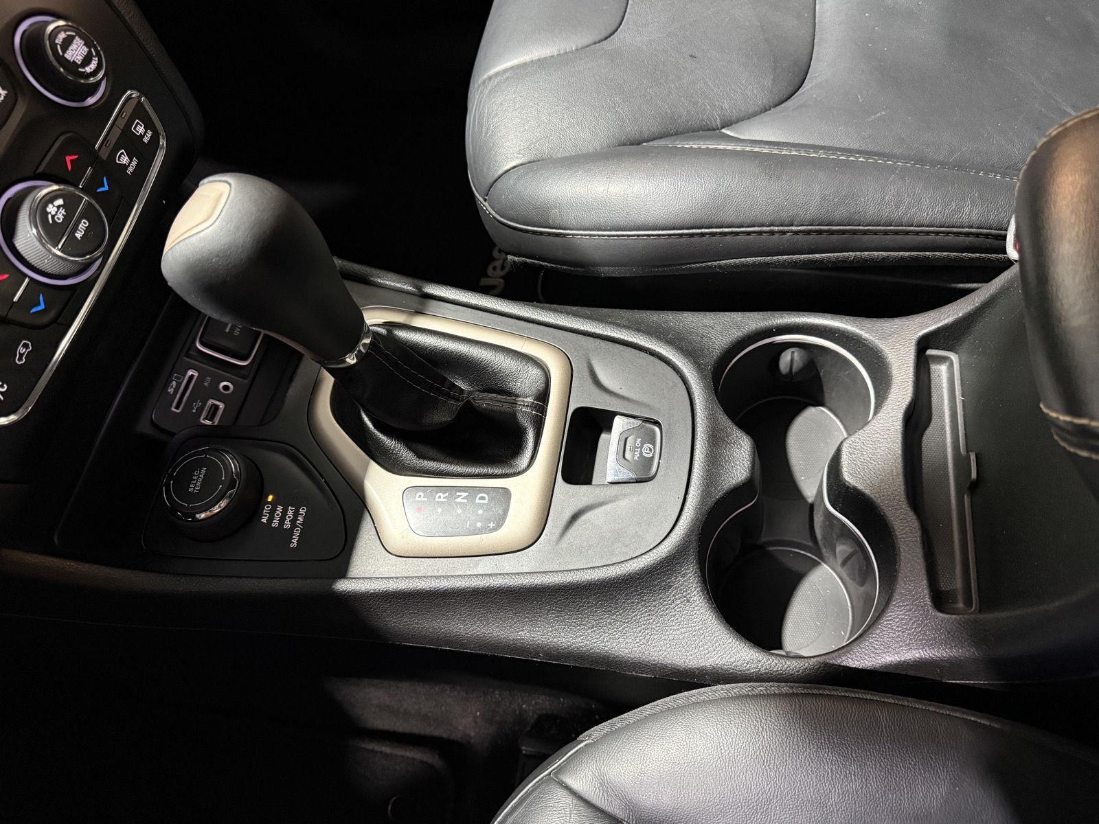 Vehicle photo 32