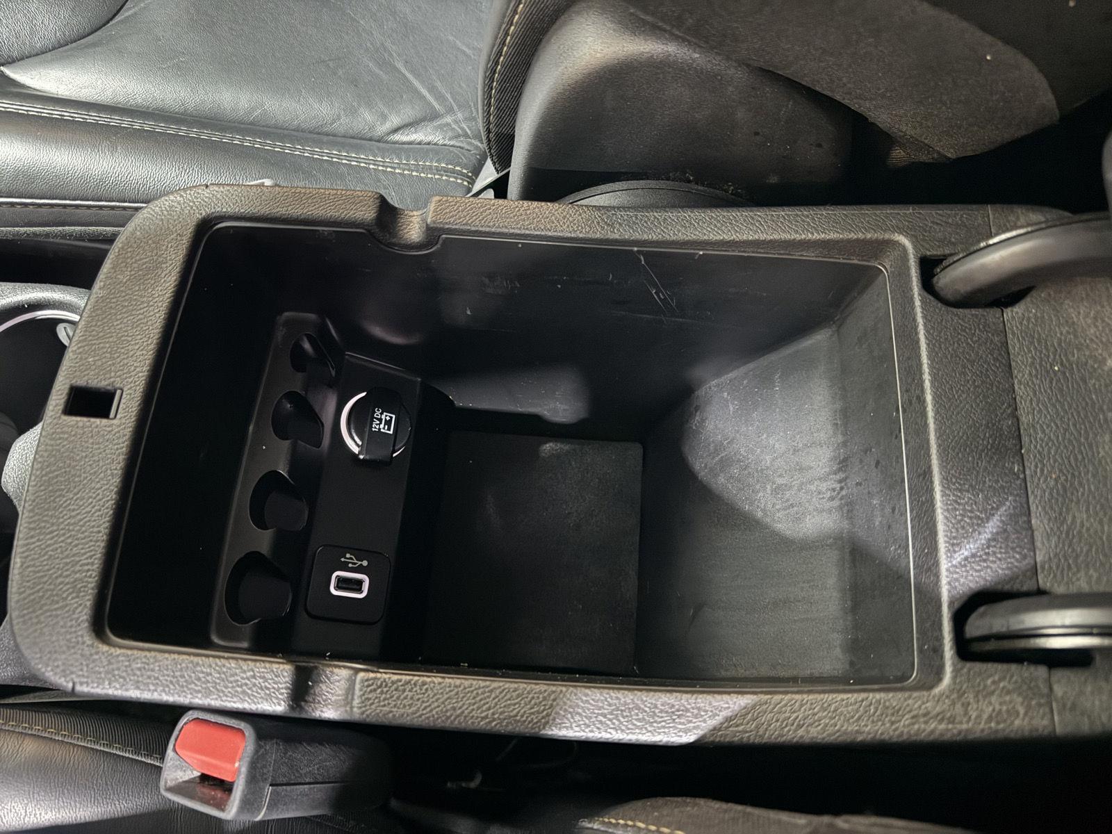 Vehicle photo 33