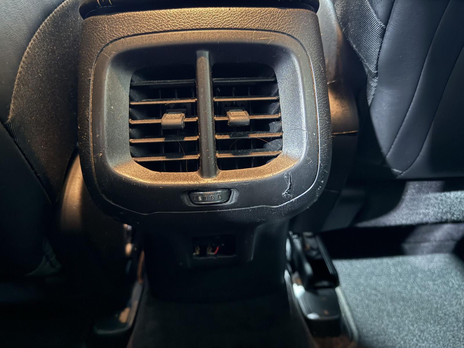 Vehicle photo 34