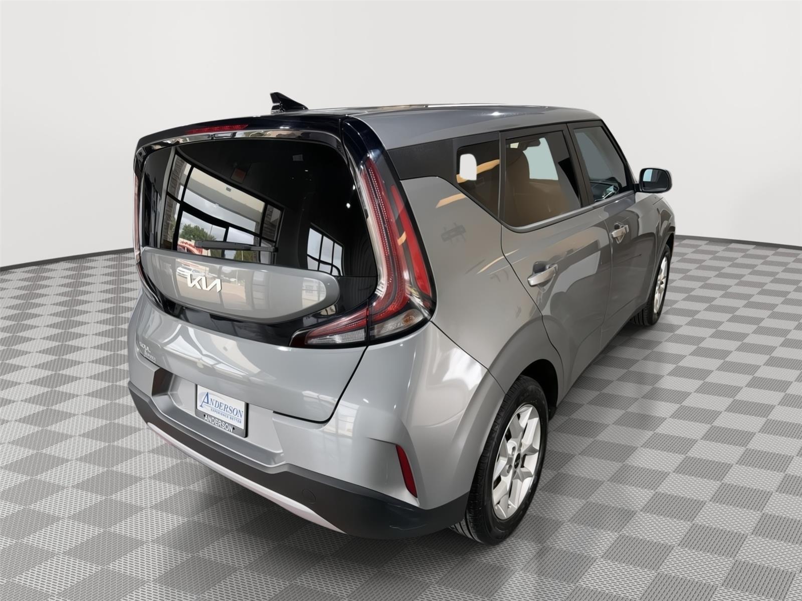 Vehicle photo 7