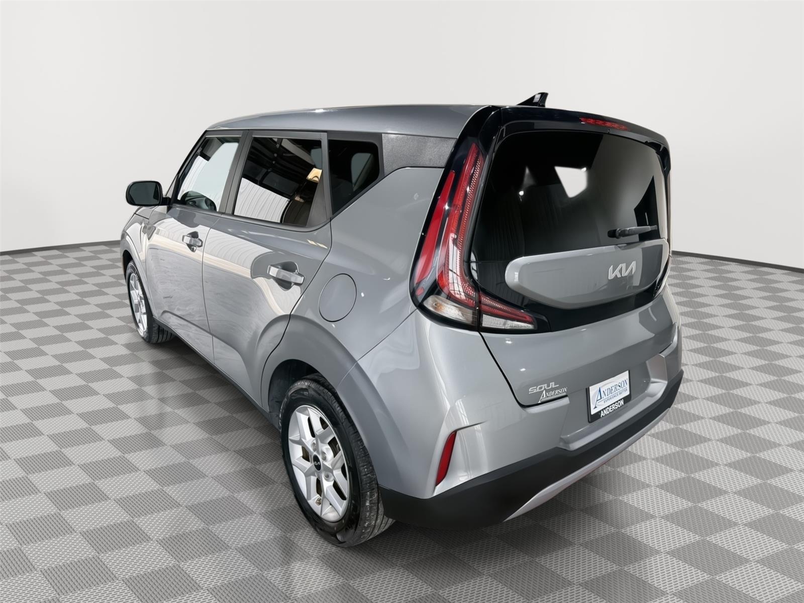 Vehicle photo 9