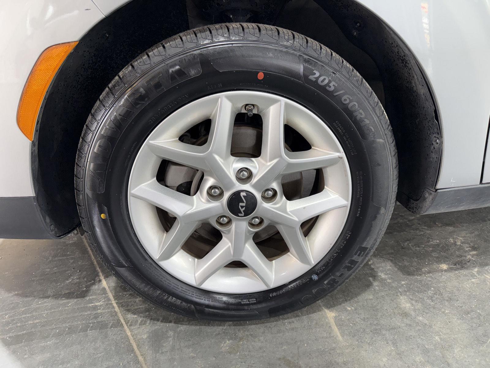 Vehicle photo 10