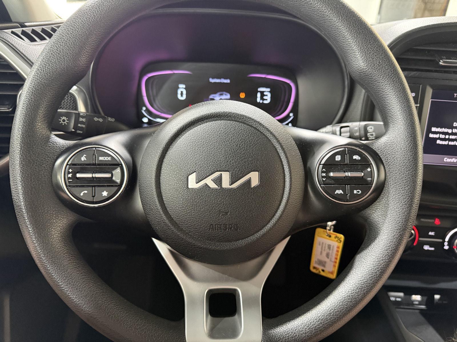 Vehicle photo 11