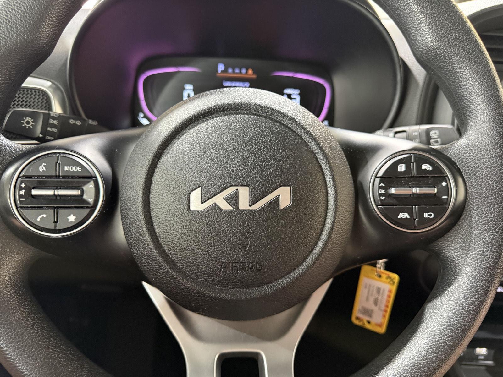 Vehicle photo 12
