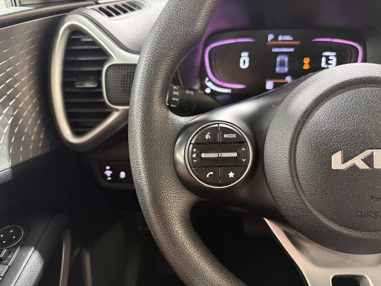 Vehicle photo 13