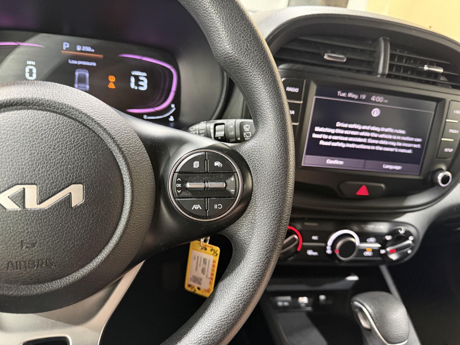 Vehicle photo 14