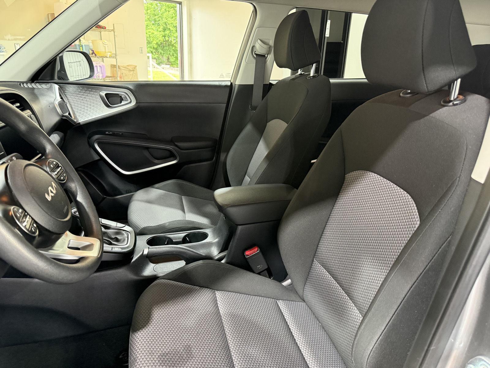 Vehicle photo 17
