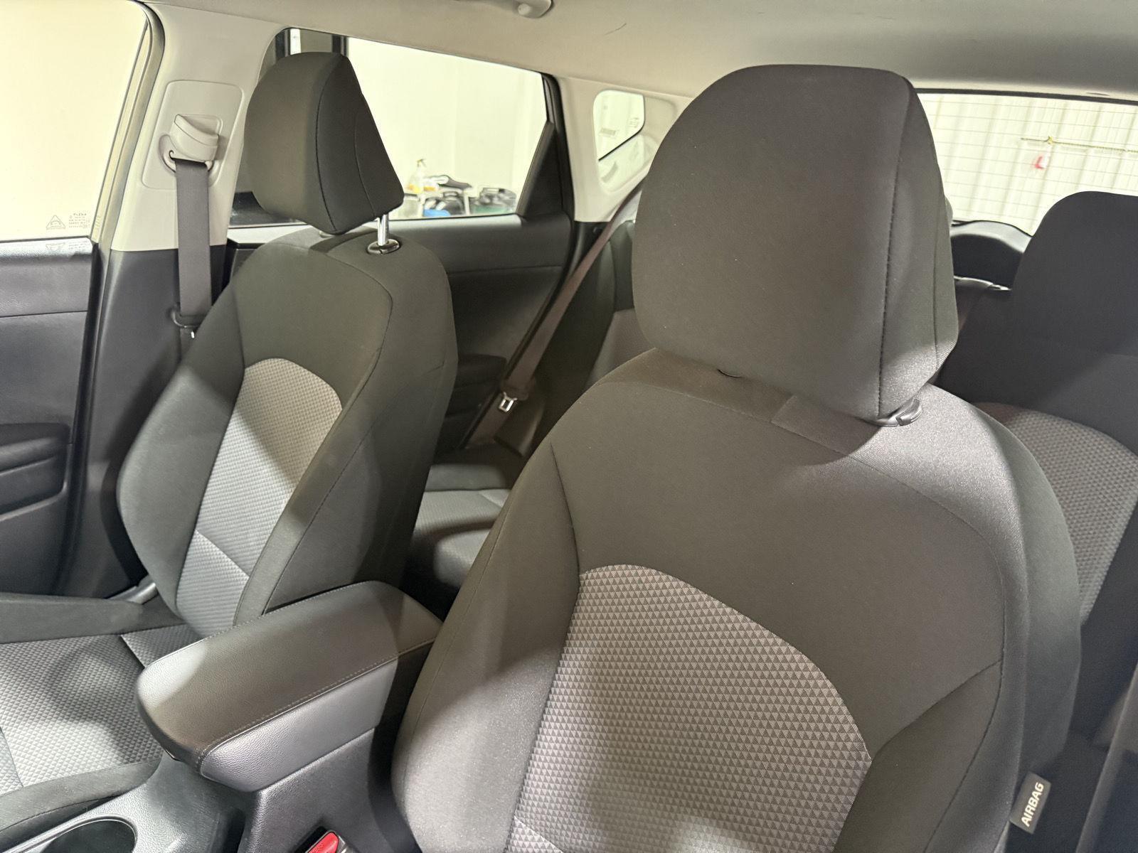 Vehicle photo 18