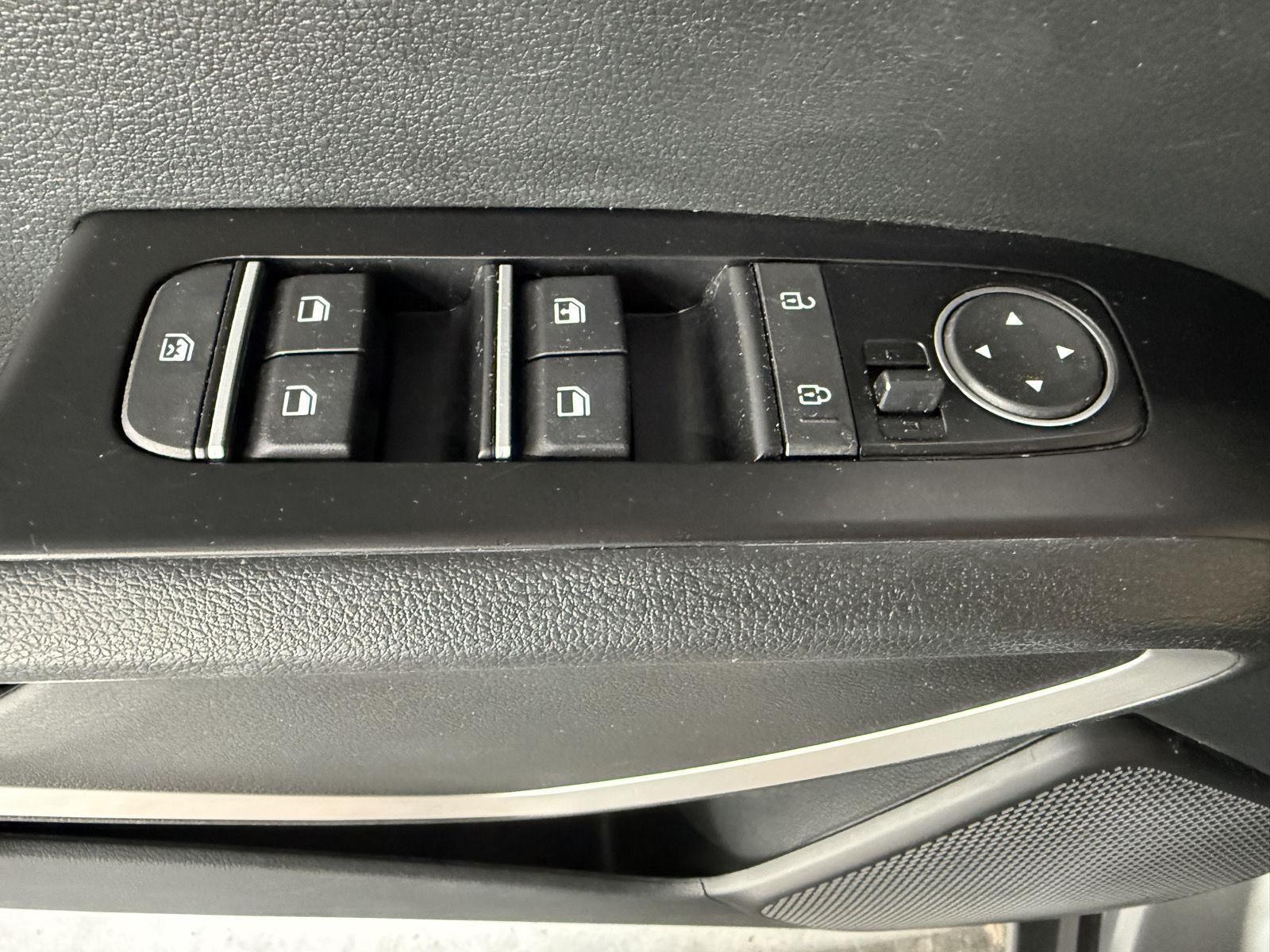 Vehicle photo 20