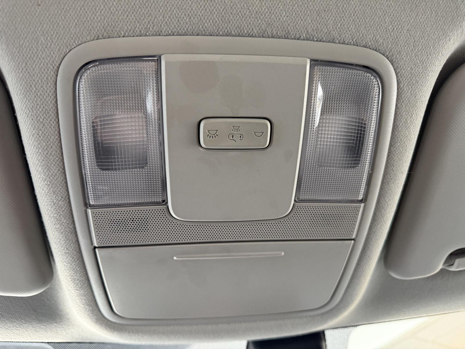 Vehicle photo 26