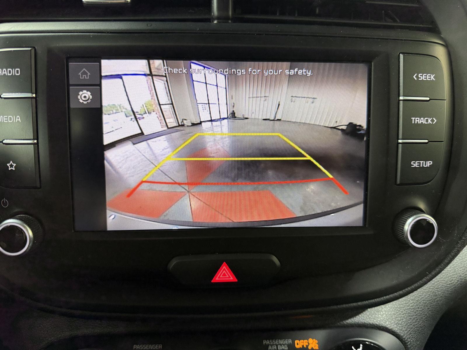 Vehicle photo 28
