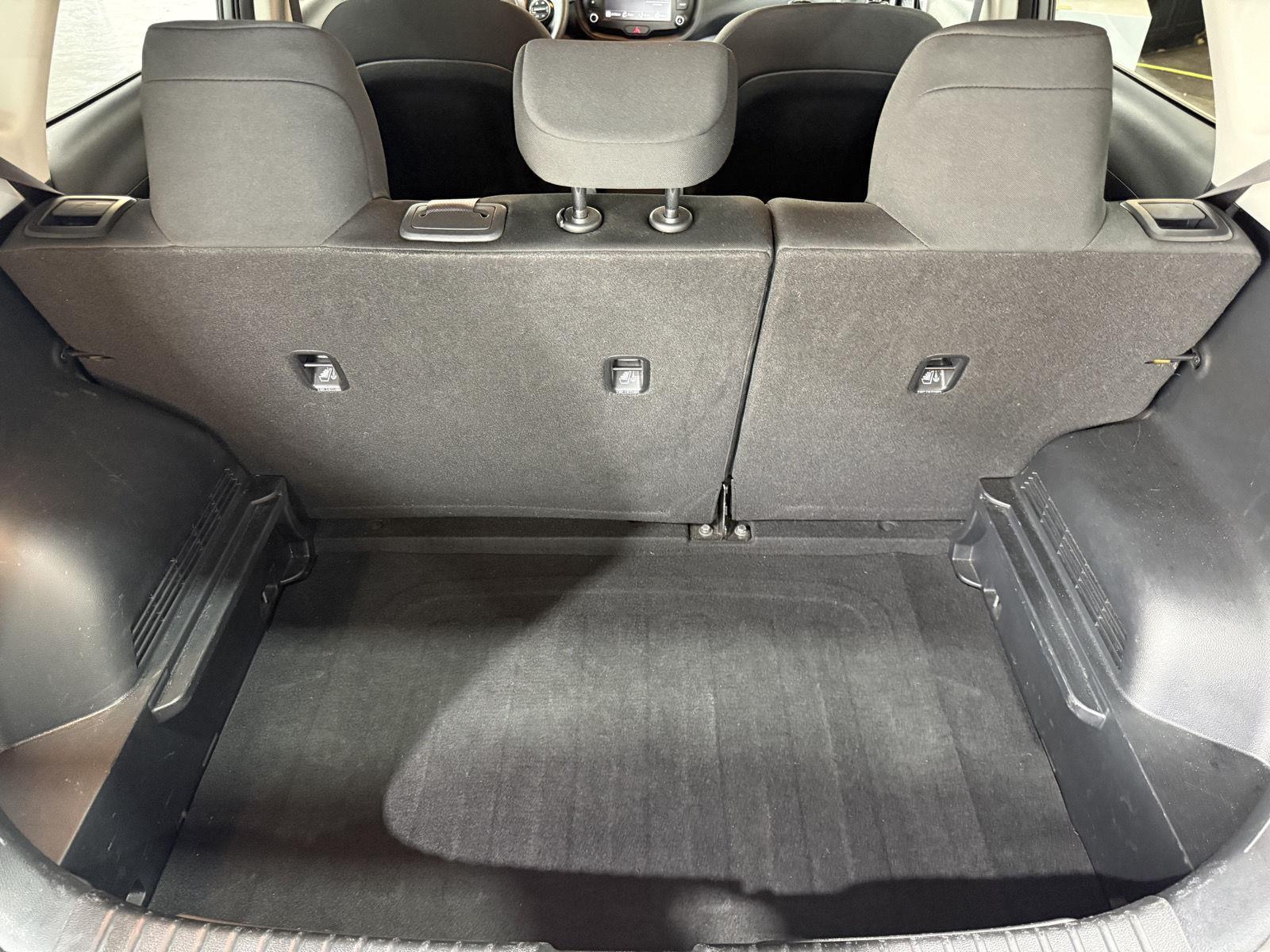 Vehicle photo 31