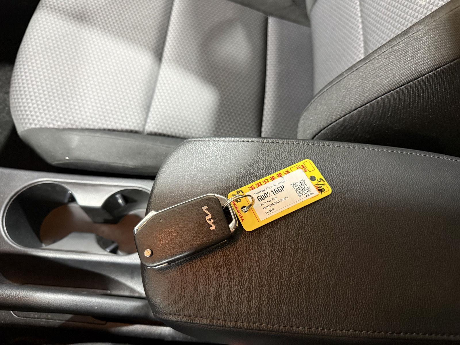 Vehicle photo 32
