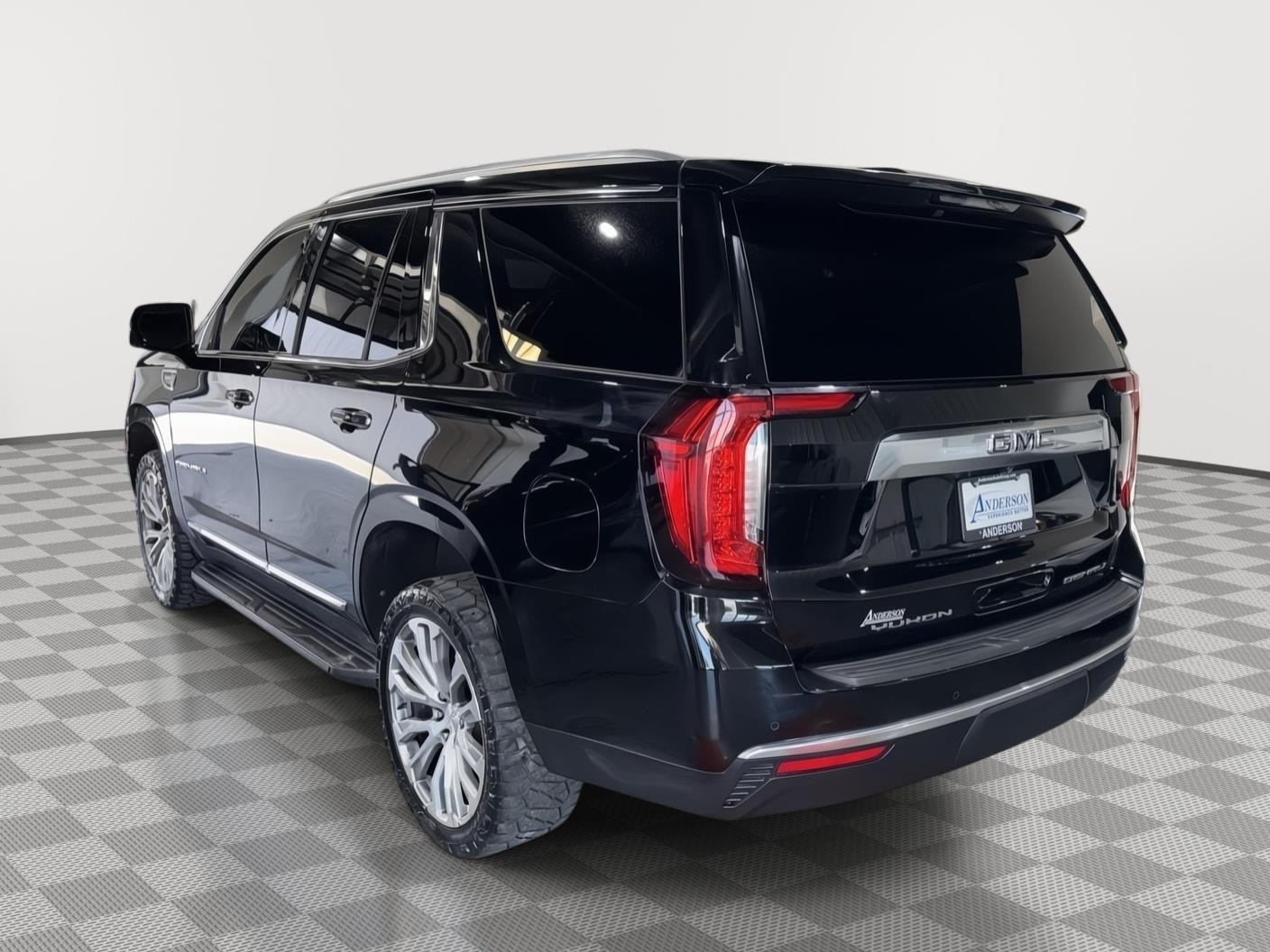 Vehicle photo 9