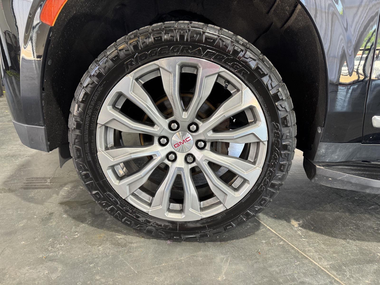 Vehicle photo 10