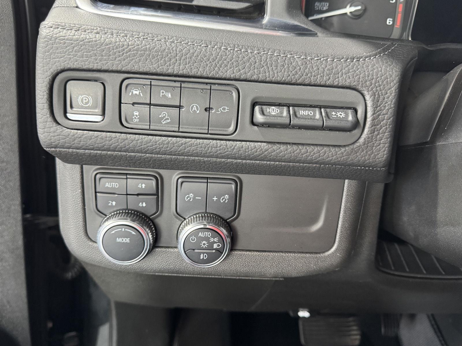 Vehicle photo 15