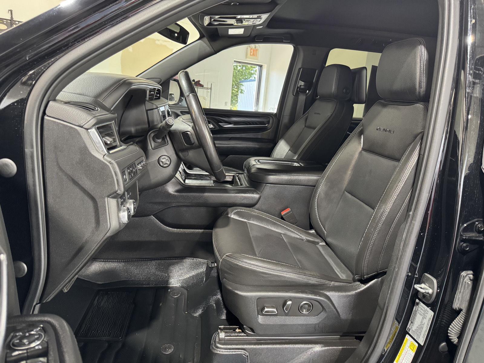 Vehicle photo 17