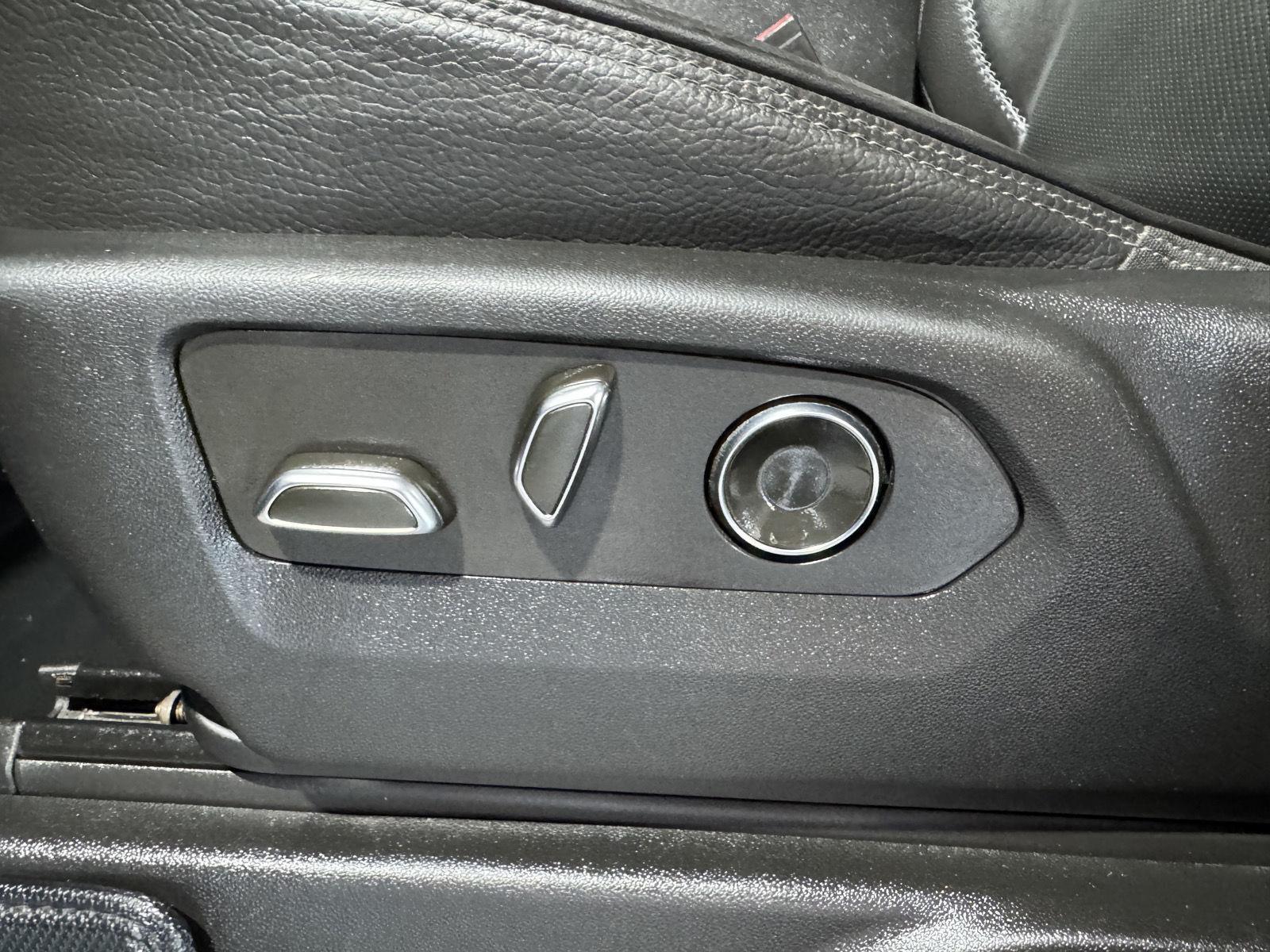 Vehicle photo 18