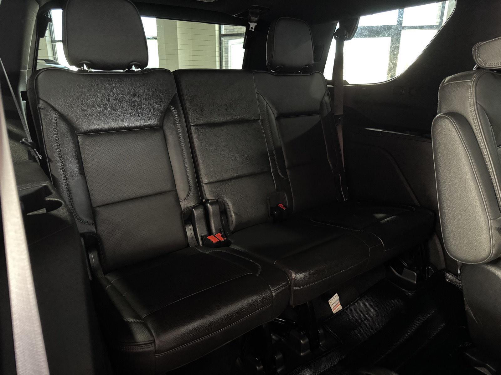 Vehicle photo 23