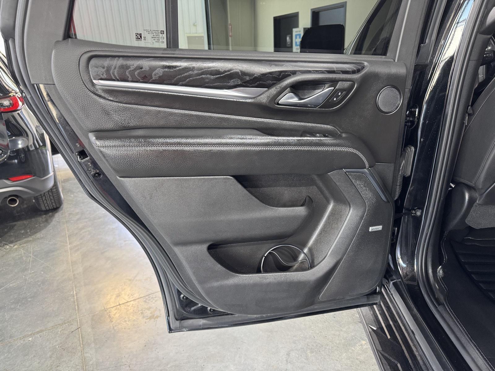 Vehicle photo 24
