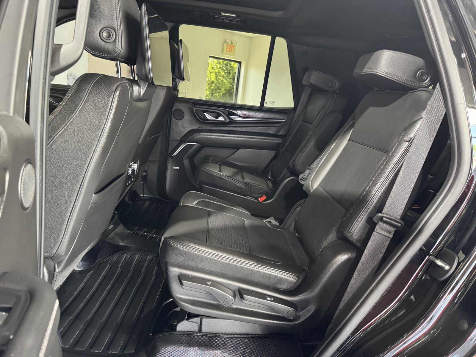 Vehicle photo 25