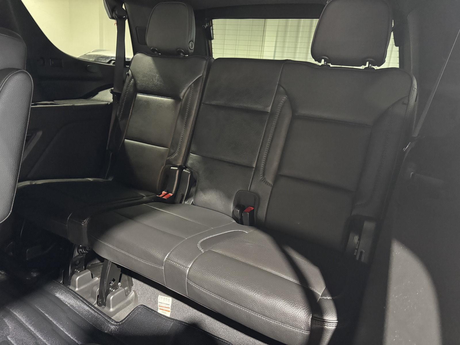 Vehicle photo 26