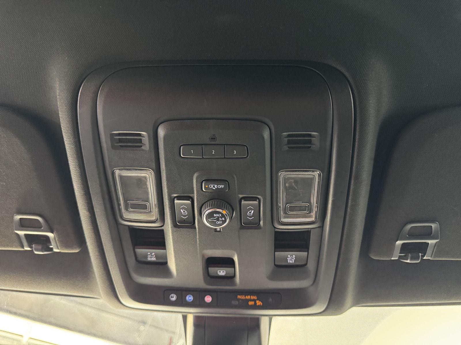 Vehicle photo 29